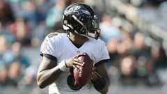 JACKSONVILLE, FLORIDA - NOVEMBER 27: Lamar Jackson #8 of the Baltimore Ravens looks to pass during the first half in the game against the Jacksonville Jaguars at TIAA Bank Field on November 27, 2022 in Jacksonville, Florida.   Courtney Culbreath/Getty Images/AFP (Photo by Courtney Culbreath / GETTY IMAGES NORTH AMERICA / Getty Images via AFP)