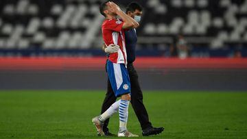 La gran estrella de Paraguay sufri&oacute; un edema muscular contra Uruguay y dice adi&oacute;s a la Copa Am&eacute;rica. Se pierde el duelo de cuartos ante la Bicolor.