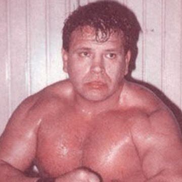 En su única aparición en una lucha de apuestas en Triplemanía, el Texano también fue víctima de Heavy Metal en el combate 3 VS 1.
