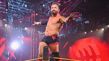 Bobby Fish duirante ina lucha en WWE NXT