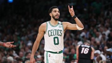 Celtics’ Jayson Tatum outscored the entire starting 5 of the Miami Heat