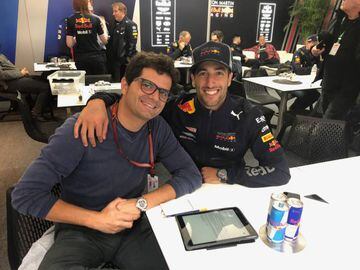 Daniel Ricciardo chats to Manu Franco