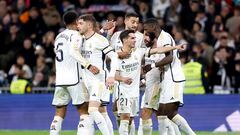 Los jugadores del Real Madrid celebrando el gol de Brahim.