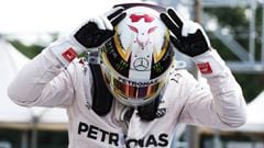 Hamilton celebrando su pole en Monza.