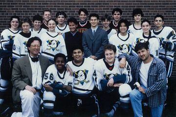Fundados por Walt Disney Company en 1992 bajo el nombre 'Mighty Ducks', con un logro que emulaba el rostro del Pato Donald, fueron un equipo folclórico que marcó la década de los 90 en la NHL. En 2006 el equipo fue vendido a la empresa Broadcom, que inició su reconstrucción inmediata. Un año después, lograron su primer y única Copa Stanley, que derrotaron en la serie final a Ottawa.
