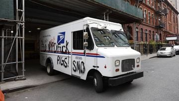 New York (United States), 02/06/2020.- A US Postal Truck is seen vandalized after looting riots a night earlier as part of the response by protesters to George Floyd&#039;s death, in New York, New York, USA, 02 June 2020. A bystander&#039;s video posted o