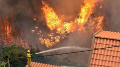 El incendio que azota Funchal ha llegado a zonas habitadas.