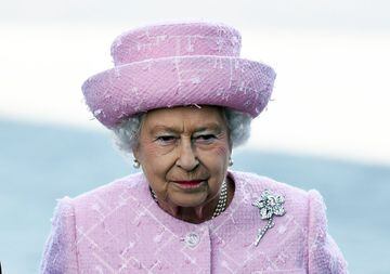 Completando el podio se encuentra otra joya de la familia real británica, un broche elaborado con un espectacular diamante rosa que se encontró en una mina de Tanzania en 1947. Es uno de los más raros del mundo y fue regalado como regalo de bodas para la reina Isabel II. Además, muchas voces aseguran que sirvió de inspiración para el diamante Pantera Rosa para la película del mismo nombre.