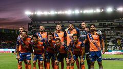 Jugadores del Puebla se toman la foto previa al partido.