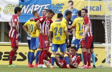 Gimenez after suffering the injury against Las Palmas