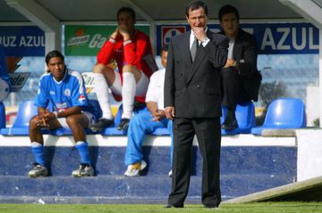 De 1997 a la fecha el 'Ojitos' ha dirigido a Cruz Azul en dos etapas, la primera fue entre el 2003 y 2004 mientras que la segunda duró tres años. Con la Máquina se quedó del título tras perder la final contra Monterrey en el Apertura 2009.