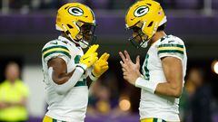 MINNEAPOLIS, MINNESOTA - DECEMBER 31: Patrick Taylor #27 and Jordan Love #10 of the Green Bay Packers warm up prior to a game against the Minnesota Vikings at U.S. Bank Stadium on December 31, 2023 in Minneapolis, Minnesota.   David Berding/Getty Images/AFP (Photo by David Berding / GETTY IMAGES NORTH AMERICA / Getty Images via AFP)