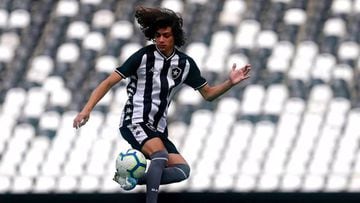 Matheus Nascimento jugando con las inferiores del Botafogo