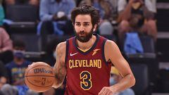 MEMPHIS, TENNESSEE - OCTOBER 20: Ricky Rubio #3 of the Cleveland Cavaliers brings the ball up court during the game against the Memphis Grizzlies at FedExForum on October 20, 2021 in Memphis, Tennessee. NOTE TO USER: User expressly acknowledges and agrees that, by downloading and or using this photograph, User is consenting to the terms and conditions of the Getty Images License Agreement.   Justin Ford/Getty Images/AFP == FOR NEWSPAPERS, INTERNET, TELCOS &amp; TELEVISION USE ONLY ==