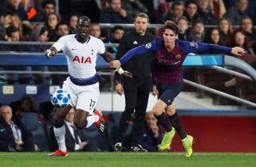Tottenham's Moussa Sissoko tussles with Barcelona's Juan Miranda