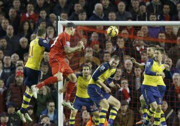 El Arsenal de Alexis Sánchez resignó un empate ante Liverpool en el último minuto de juego. 