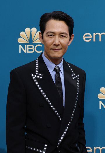 Lee Jung-jae en la alfombra roja de los Premios Emmy 2022.