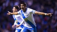 Guillermo Mart&iacute;nez festeja su gol de chilena contra el Atlas