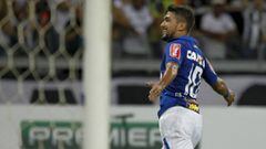 De Arrascaeta celebra un gol con Cruzeiro.