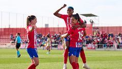 Sheila Guijarro celebra su gol con Ajibade y Eva Navarro en la jornada 10 de la Liga F.