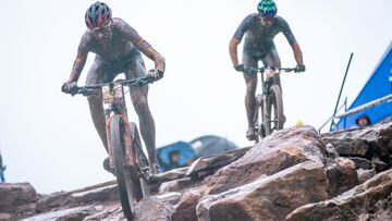 Snowshoe (United States), 31/07/2022.- David Valero Serrano (L) from Spain, 1st, in action during the UCI Mountain Bike World Cup Cross Country Men's Elite race, XCO, in Snowshoe, USA, 31 July 2022. (Ciclismo, España, Estados Unidos) EFE/EPA/MAXIME SCHMID
