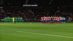 Los jugadores de Atlético y Elche guardan un minuto de silencio en memoria de Lázaro Albarracín y de Pelé.