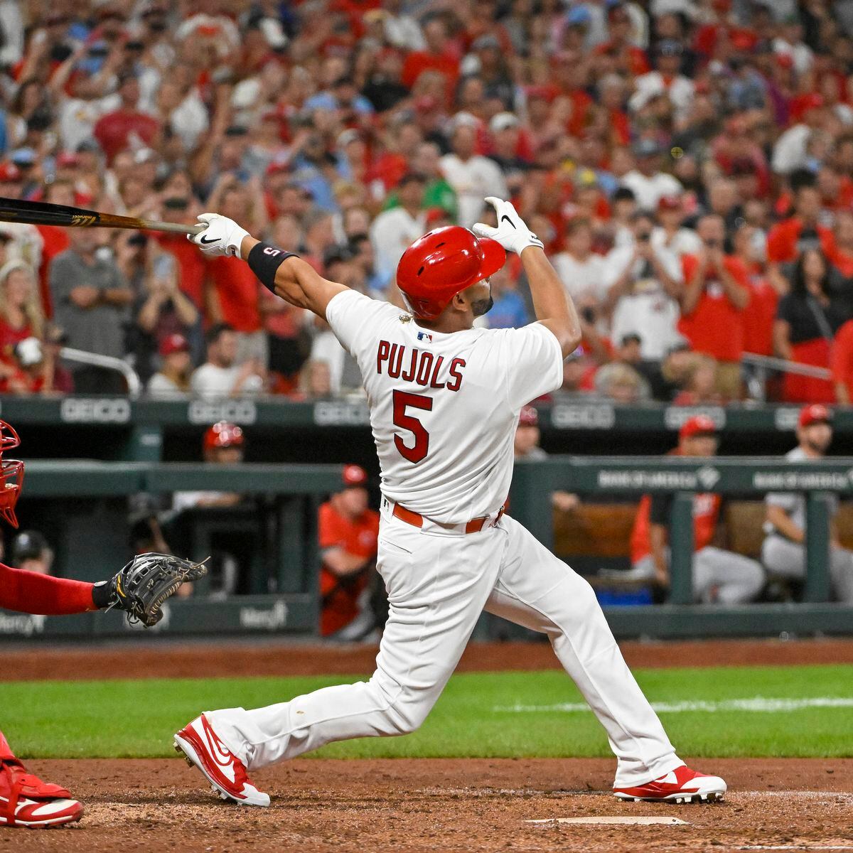 Albert Pujols becomes the 4th player in MLB history to hit 700 career home  runs