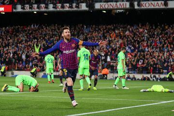 Leo Messi celebrates the winning goal against Levante.
