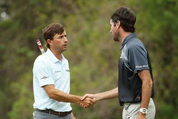 Bubba Watson of the United States shakes hands with Kevin Kisner.