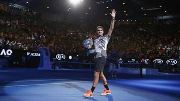 Tennis - Australian Open - Melbourne Park, Melbourne, Australia - 29/1/17  Switzerland&#039;s Roger Federer waves with the trophy after winning his Men&#039;s singles final match against Spain&#039;s Rafael Nadal. REUTERS/Thomas Peter  TPX IMAGES OF THE D