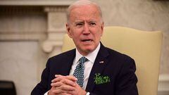 El presidente de los Estados Unidos, Joe Biden, participa en una reuni&oacute;n bilateral virtual con el primer ministro irland&eacute;s, Miche  xE1l Martin, en la Oficina Oval de la Casa Blanca el 17 de marzo de 2021 en Washington, DC. 