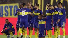 Boca Juniors' midfielder Guillermo Fernandez (8) celebrates with teammates after scoring a penalty during the shoot-out against Racing Club during their Argentine Professional Football League semifinal match at Ciudad de Lanus stadium in Lanus, Buenos Aires, on May 14, 2022. (Photo by Alejandro PAGNI / AFP)