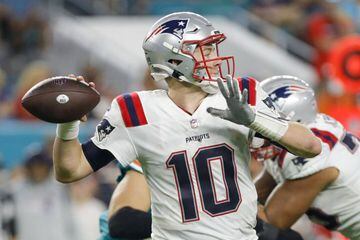 Mac Jones attempts a pass during the Patriots' Week 18 defeat to the Miami Dolphins.