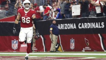 GLENDALE, ARIZONA - OCTOBER 24: Zach Ertz #86 of the Arizona Cardinals celebrates after scoring a touchdown in the third quarter against the Houston Texans in the game at State Farm Stadium on October 24, 2021 in Glendale, Arizona.   Chris Coduto/Getty Im