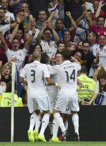 El primer gol que marcó James Rodríguez con el Real Madrid fue frente al Atlético de Madrid en la Supercopa de España.