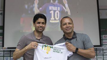 Al Khelaifi junto al padre de Neymar.