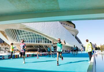 Más de 33.000 corredores participaron en la 43ª edición de la maratón de Valencia.