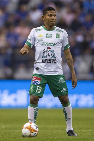 El volante colombiano tuvo poca participación con Monterrey y Club León. A finales de 2018, Mejía fichó con Libertad de Paraguay.
