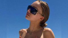 Lily Rose, hija de Johnny Depp, celebra sus 18 a&ntilde;os en topless. Foto: Instagram