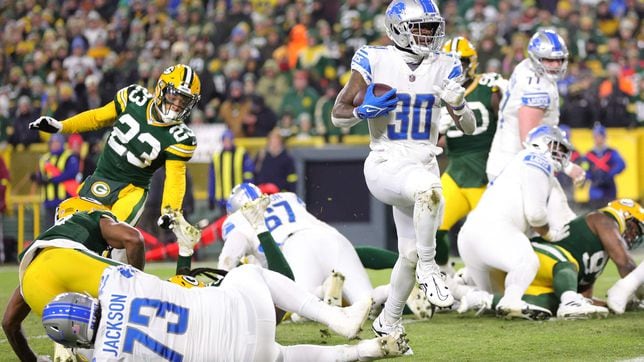 Lions play spoiler, knock Packers out of playoffs behind Jamaal