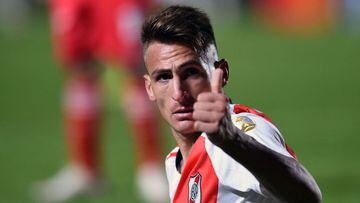 River Plate&#039;s Braian Romero gives the thumb up during the all-Argentine Copa Libertadores Copa Libertadores round of 16 second leg football match between Argentinos Juniors and River Plate at the Diego Armando Maradona Stadium in Buenos Aires, on July 21, 2021. (Photo by Marcelo Endelli / POOL / AFP)
