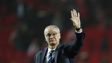 Sacked Ranieri says goodbye to Leicester players