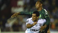 Argentina&#039;s Lanus forward Jose Sand (L) vies for the ball with Brazil&#039;s Chapecoense defender Luiz Otavio during their Copa Libertadores football match at the Lanus stadium in Lanus, Buenos Aires, on May 17, 2017. Otavio should have been suspended for the game due to a red card receivied earlier in the tournament, and while Chapecoense has claimed they were not told about the ban, Lanus has filed an official complaint and could be awarded the points despite having lost 2-1. / AFP PHOTO / Eitan ABRAMOVICH