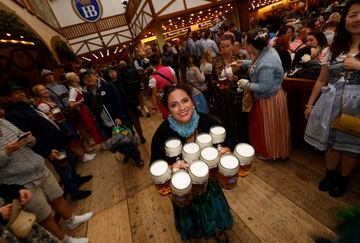 Desde el sábado 17 de septiembre hasta el 3 de octubre se celebrará el Oktoberfest 2022, una de las fiestas más populares mundo. Es la celebración por excelencia de los amantes de la cerveza y la comida bávara.