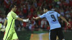 Uruguay&#039;s Luis Suarez, right, congratulates Chile goalkeeper Claudio Bravo during a 2018 World Cup qualifying soccer match in Santiago, Chile, Tuesday, Nov. 15, 2016. (AP Photo/Esteban Felix)