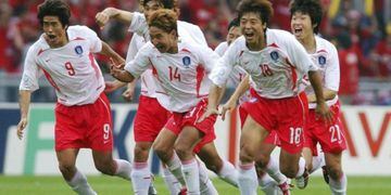 Pese a ser locales, los asiáticos sorprendieron en la Copa del Mundo. Llegaron a los cuartos de final tras dejar fuera a Italia  y después avanzaron a semifinales eliminando a España. 