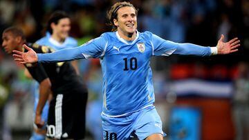 Forlán: Man United and Atlético forward hangs up his boots