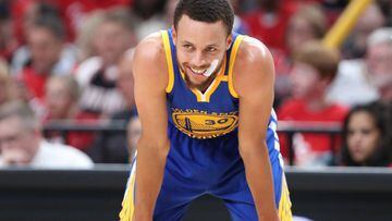 Curry se disfraza de Jordan y los Warriors barren a los Blazers