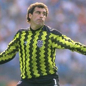 18 de septiembre 1949: Nace en Leicester, Inglaterra, el ex portero Peter Shilton. Mundialista en tres oportunidades, en 1986 recibió los goles de Maradona en México 1986 ('La Mano de Dios' y el 'Gol del Siglo').