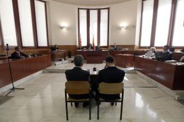 FC Barcelona's Lionel Messi (R) and his father Jorge Horacio Messi (L) in Barcelona's high court.